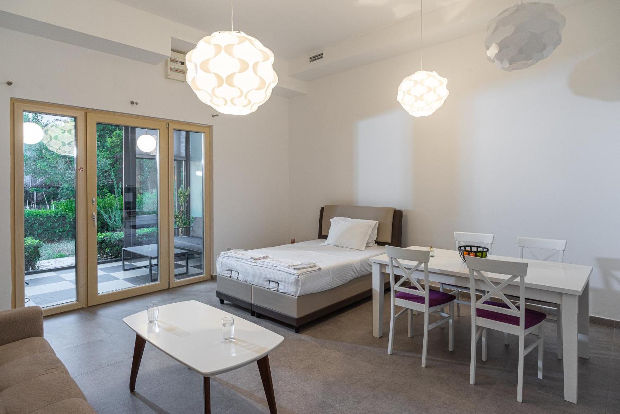 Vertmont Apartments Sveti Stefan Extérieur photo